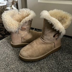 bailey button uggs